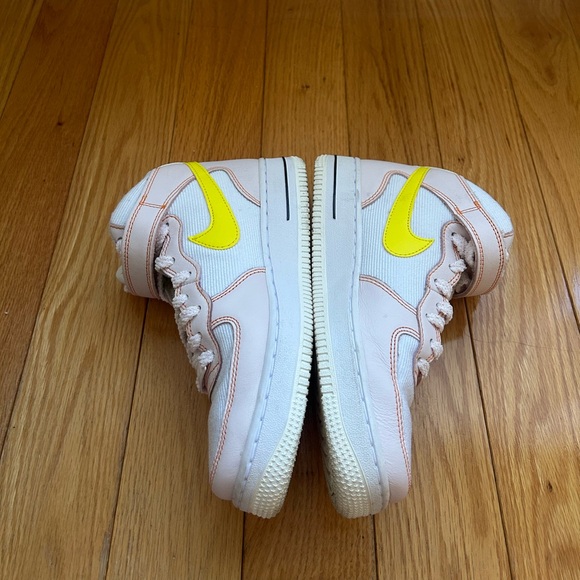 Womens Nike Dunk Hightop Sneakers - Picture 2 of 4